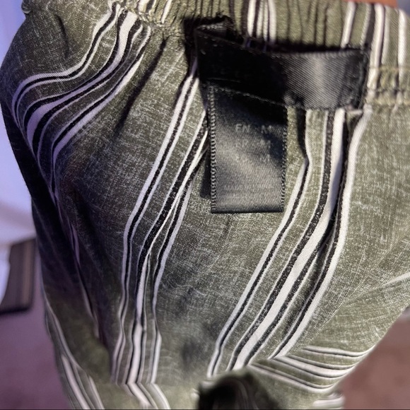 029 GREEN STRIPED OFF-SHOULDER BLOUSE -  MEDIUM - Picture 7 of 7